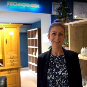 Foto binnenkant van de technotheek met presentatrice