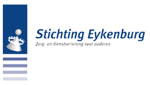 Illustratie met een witte figuur in een blauwe vlak en de tekst Stichting Eykenburg Zorg en dienstverlening voor ouderen ernaast
